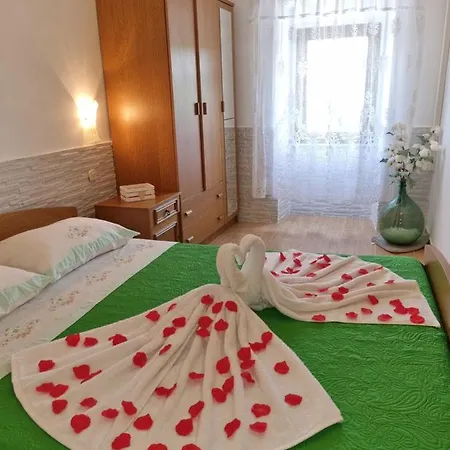 Apartmani Milenko Lubenice Exterior foto